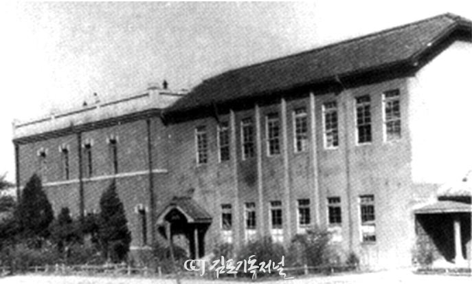 조선신학교 (1940) -승동교회 안.png